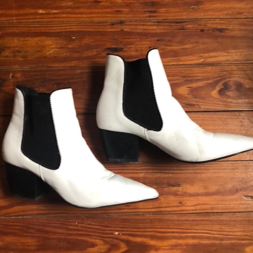 Solsana white boots size 6
